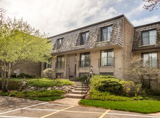 1706 Northfield Sq APT B, Northfield, IL