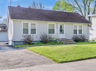 572 Ramona Ave, Elgin, IL 60120