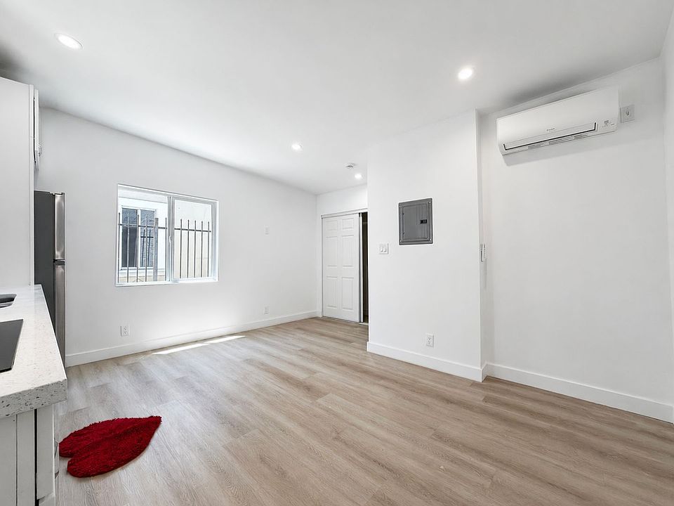 1st image of 1001 E 5th St #1005-B