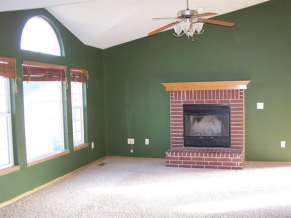 2nd image of 1424 E Sunset Ct