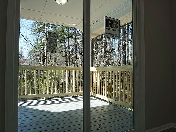 5th image of 544 Pebble Point Dr