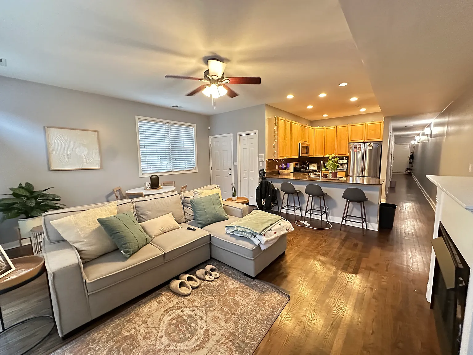 2 bed, 1300 sqft, $2,500 — Photo 4