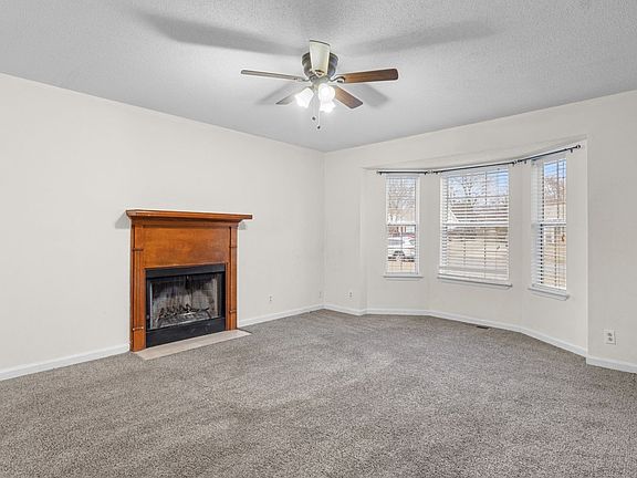 3rd image of 586 Oakmont Dr