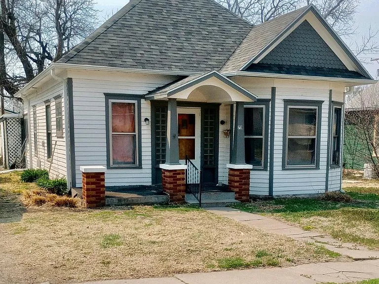 711 N C St — Photo 1