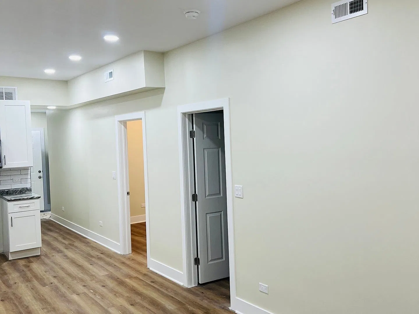 3 bed, 1.0 bath, 1008 sqft, $2,250 — Photo 4