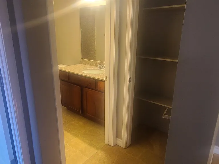 5061 River Glen Dr #70 — Photo 8