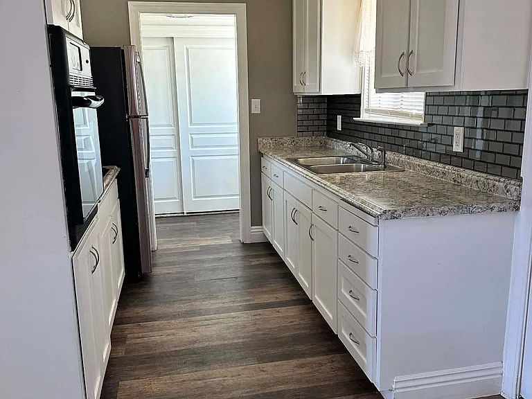 1624 Catalpa St — Photo 4