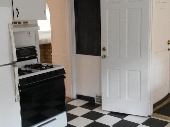4th image of 17209 Oxford Ave #2
