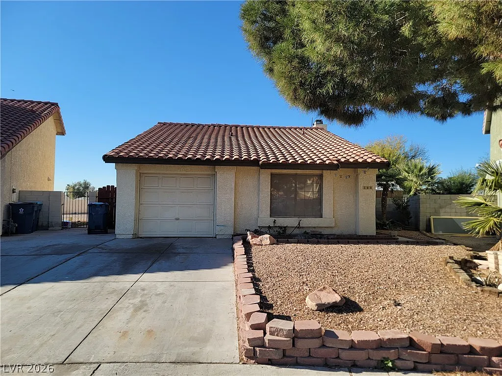 3 bed, 2.0 bath, 1165 sqft, $1,659 — Photo 1