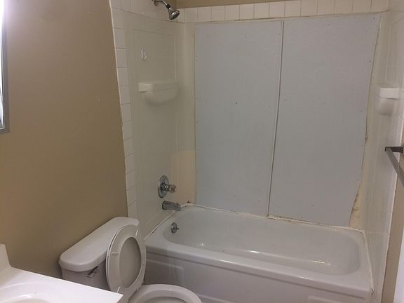 5th image of 971 Villa Dr APT 27