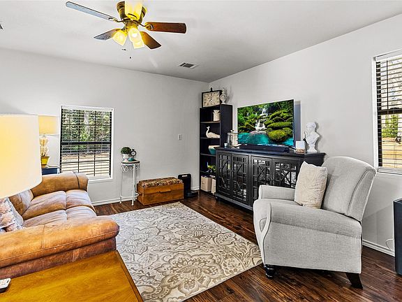 5th image of 431 Ridgewood Dr