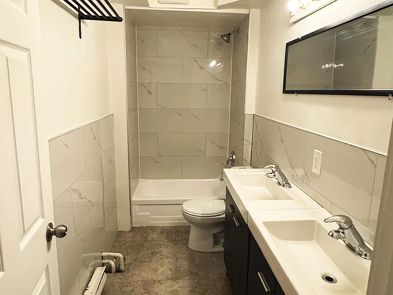 383 Lansdowne Ave #MAIN FLOOR — Photo 15