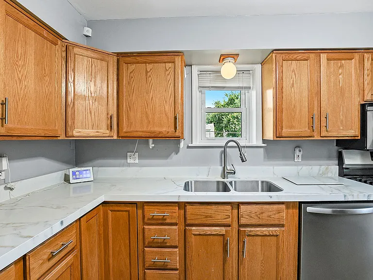 7549 Hillsdale Dr — Photo 9