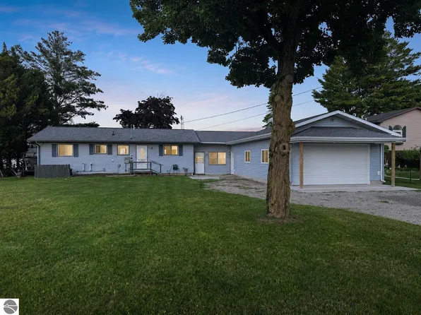 2383 S Green Dr, Au Gres, MI 48703