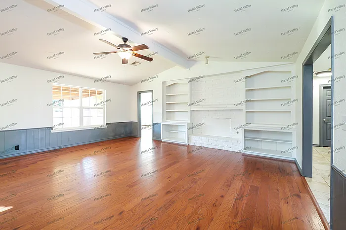 3 bed, 2.0 bath, 2100 sqft, $1,895 — Photo 3