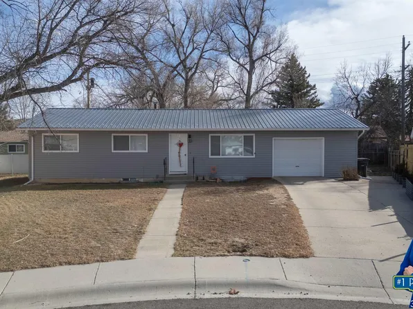12 Lakota Ct, Glenrock, WY 82637