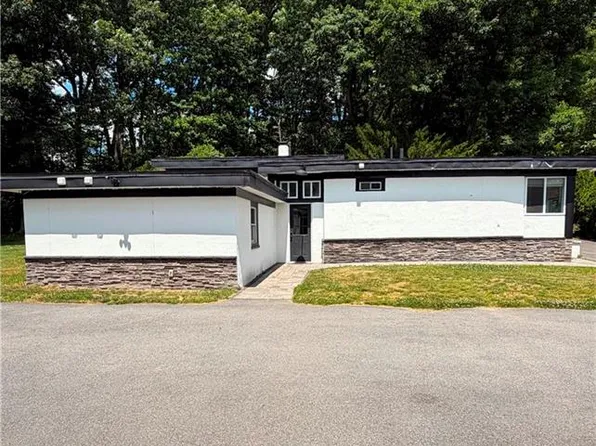 35 Fenwood Ave, Smithfield, RI 02917