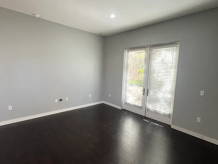 323 E Dayman St #1 — Photo 2