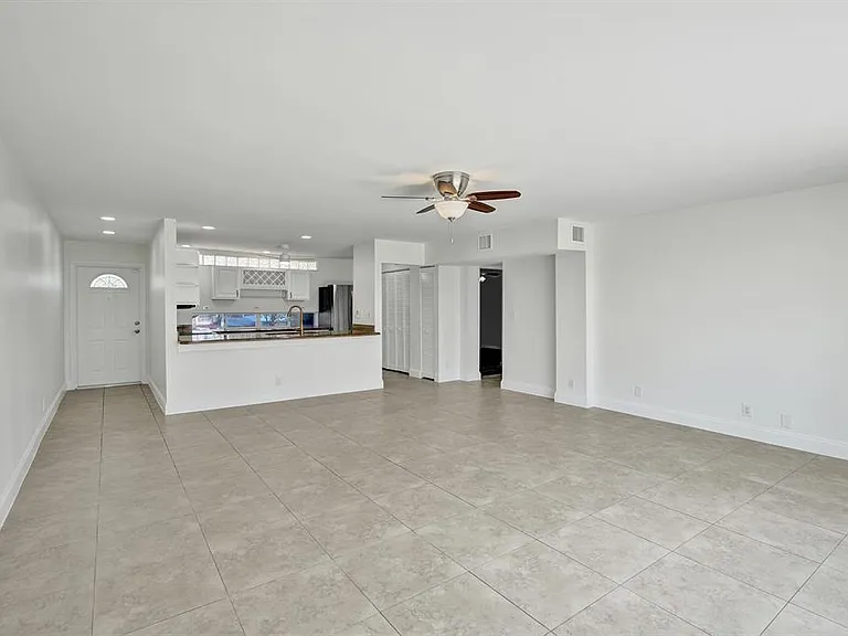 1717 N Riverside Dr #1 — Photo 6