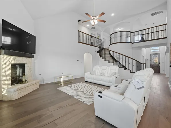 1308 Thunder Dove Dr, Mansfield, TX 76063