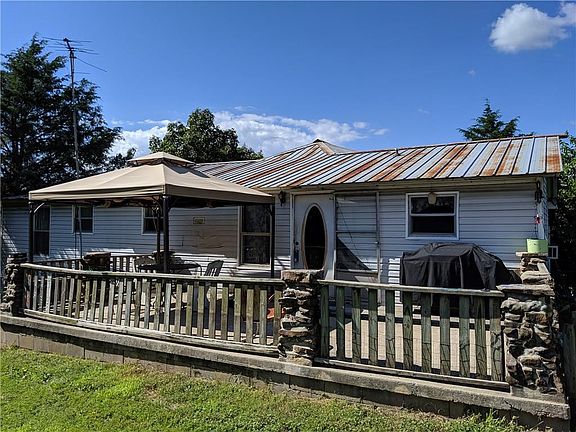 2nd image of 10075 Woodland