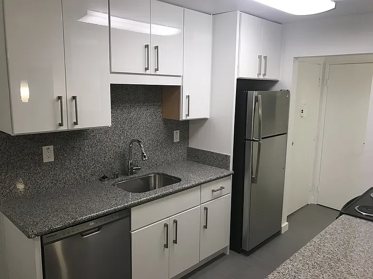 290 Lee Street — Photo 23
