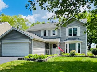 965 Overlook Ln, Carol Stream, IL 60188