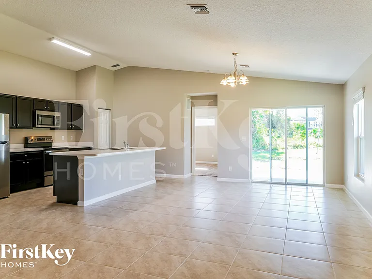 1082 SW Bianca Ave — Photo 6