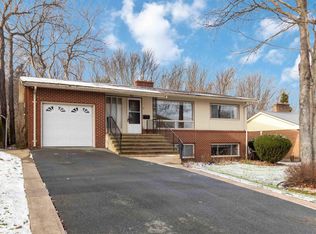 71 Woodward Cres, Halifax, NS B3M 1J6