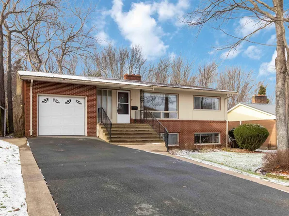 71 Woodward Cres, Halifax, NS B3M 1J6