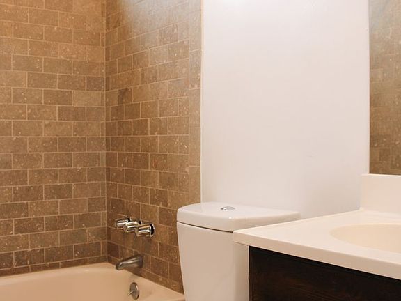 3rd image of 1832 Purdue Ave APT 105
