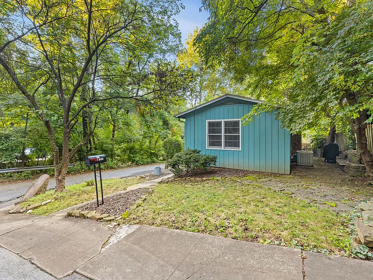 225 N Trent Ave — Photo 4