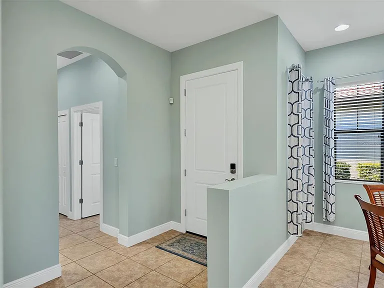 10424 Crooked Creek Dr — Photo 6