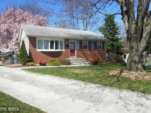 3rd image of 800 Holly Hill Ct