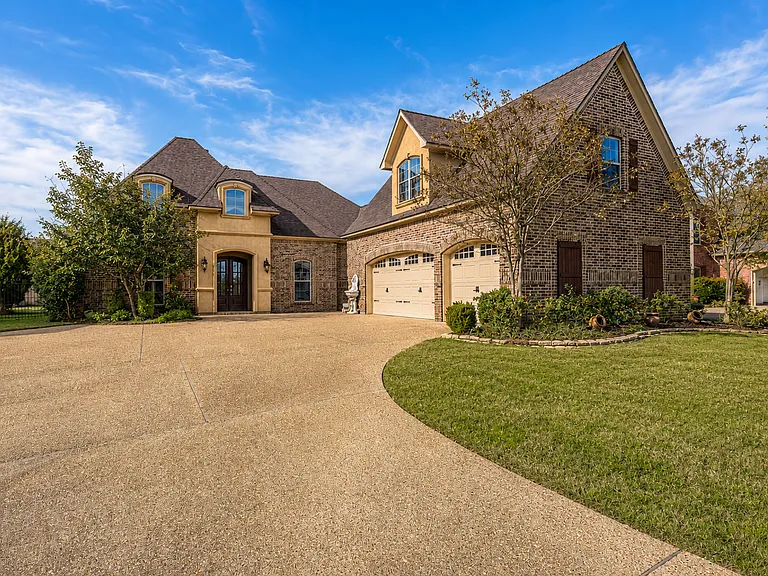 9572 Rochel Dr — Photo 2