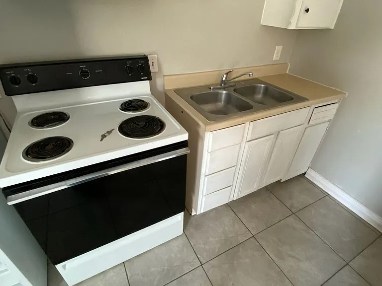 205 W South St #C — Photo 1