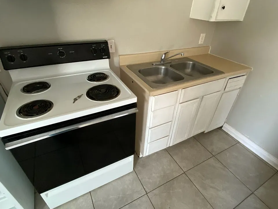 205 W South St #C