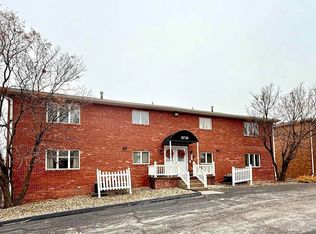 3721 35th St APT 4, Moline, IL