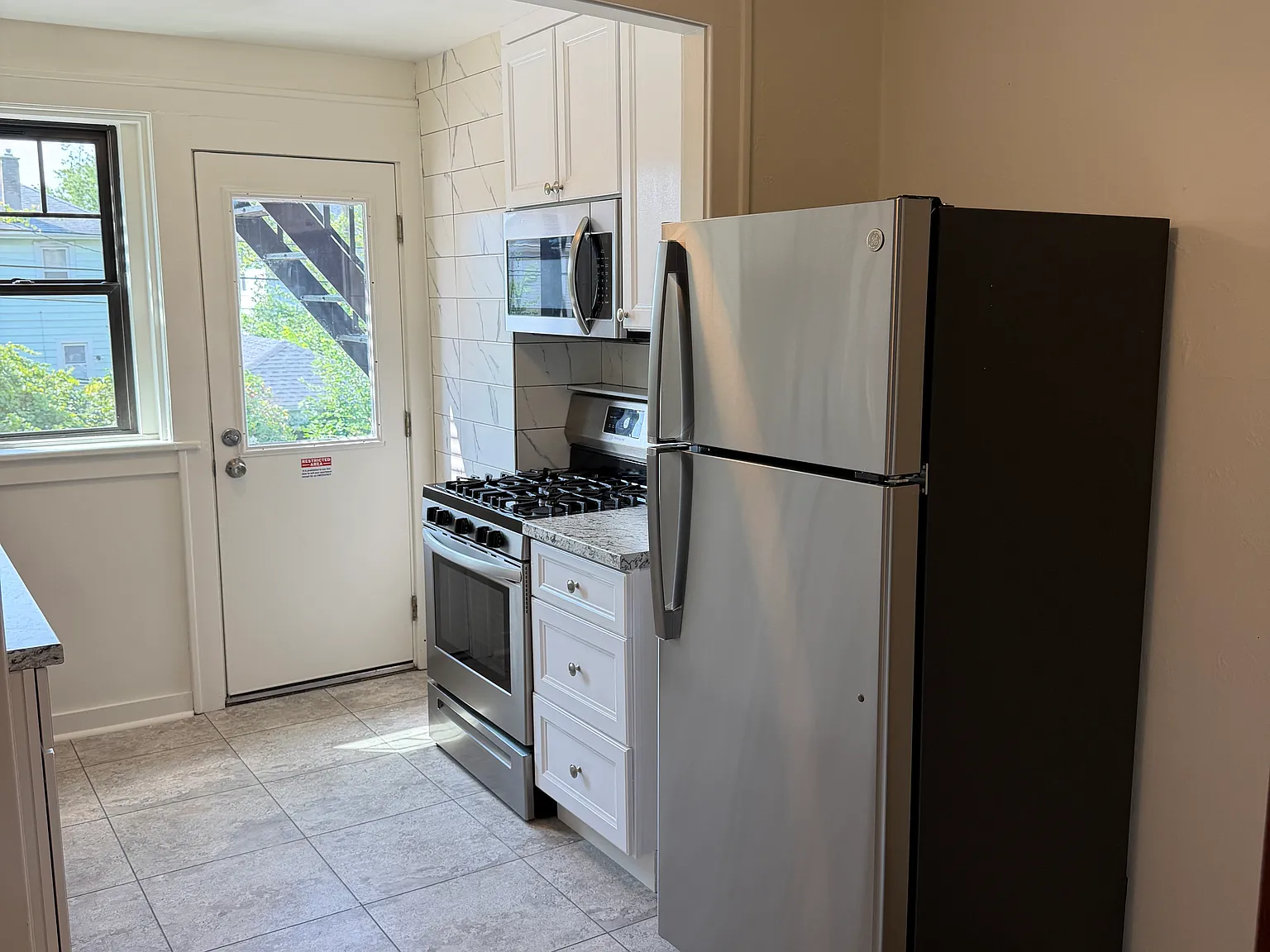 2 bed, 700 sqft, $1,250 — Photo 2