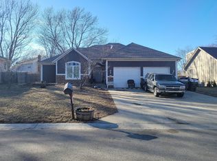 14116 S Locust St, Olathe, KS 66062