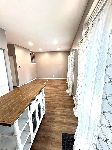 3 bed, 2.5 bath, 1507 sqft, $3,200 — Photo 4
