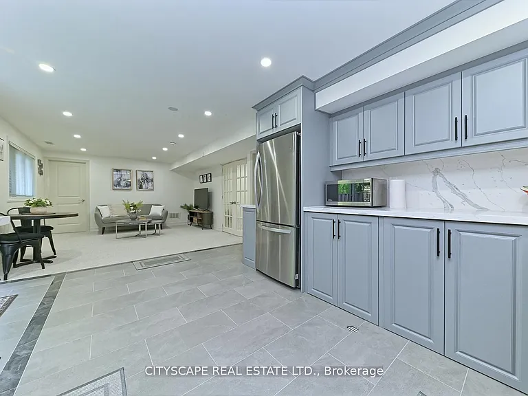 354 Plains Rd W — Photo 10