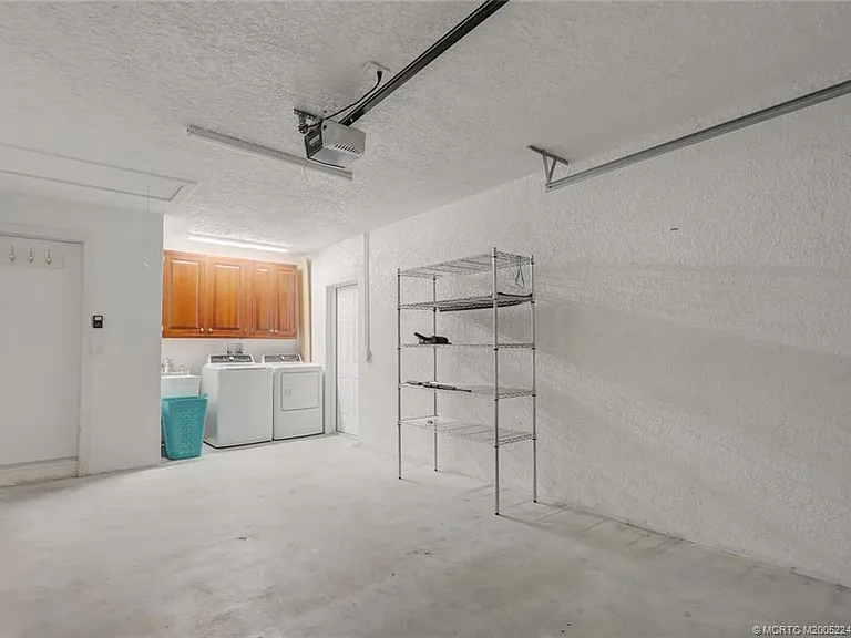 64 NE Acacia Trl — Photo 28