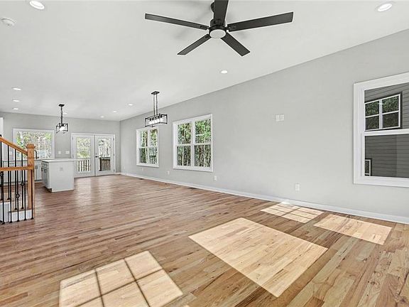 2nd image of 3175 Tackett Rd