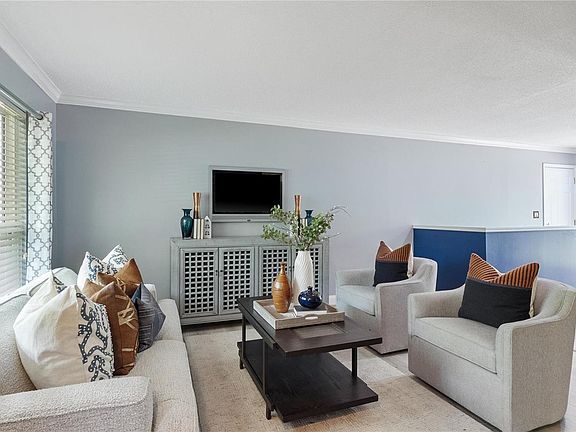 3rd image of 10315 Roscommon Dr
