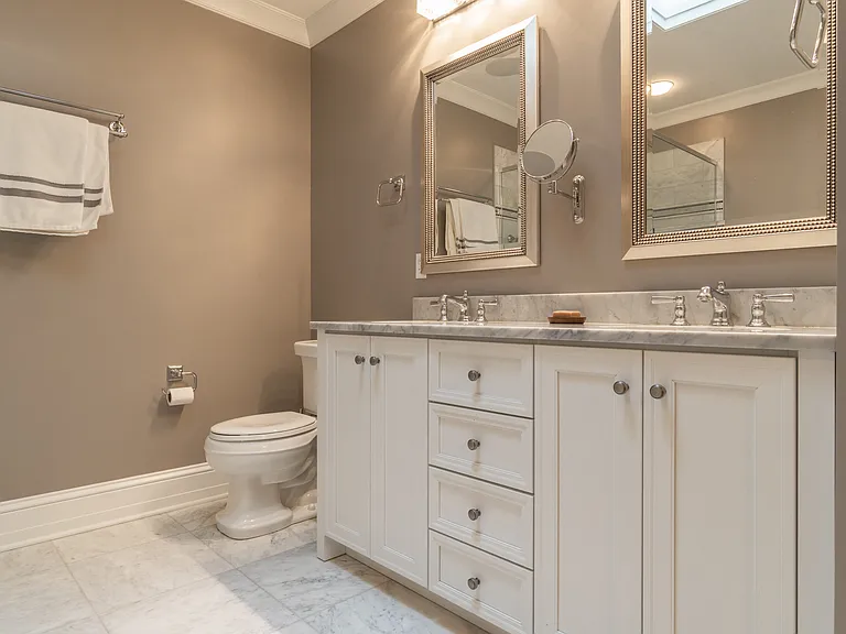 37 Henry St #401 — Photo 22