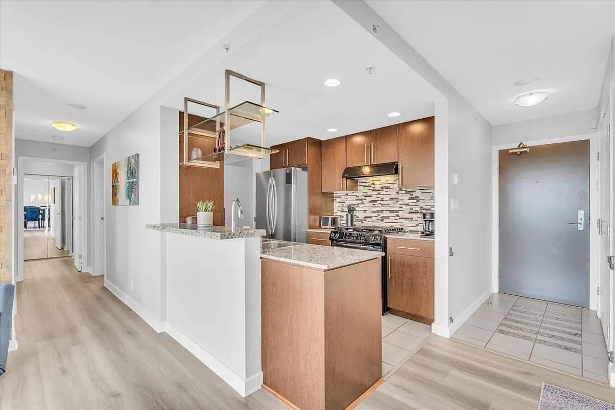 2 bed, 1041 sqft, $4,700 — Photo 3