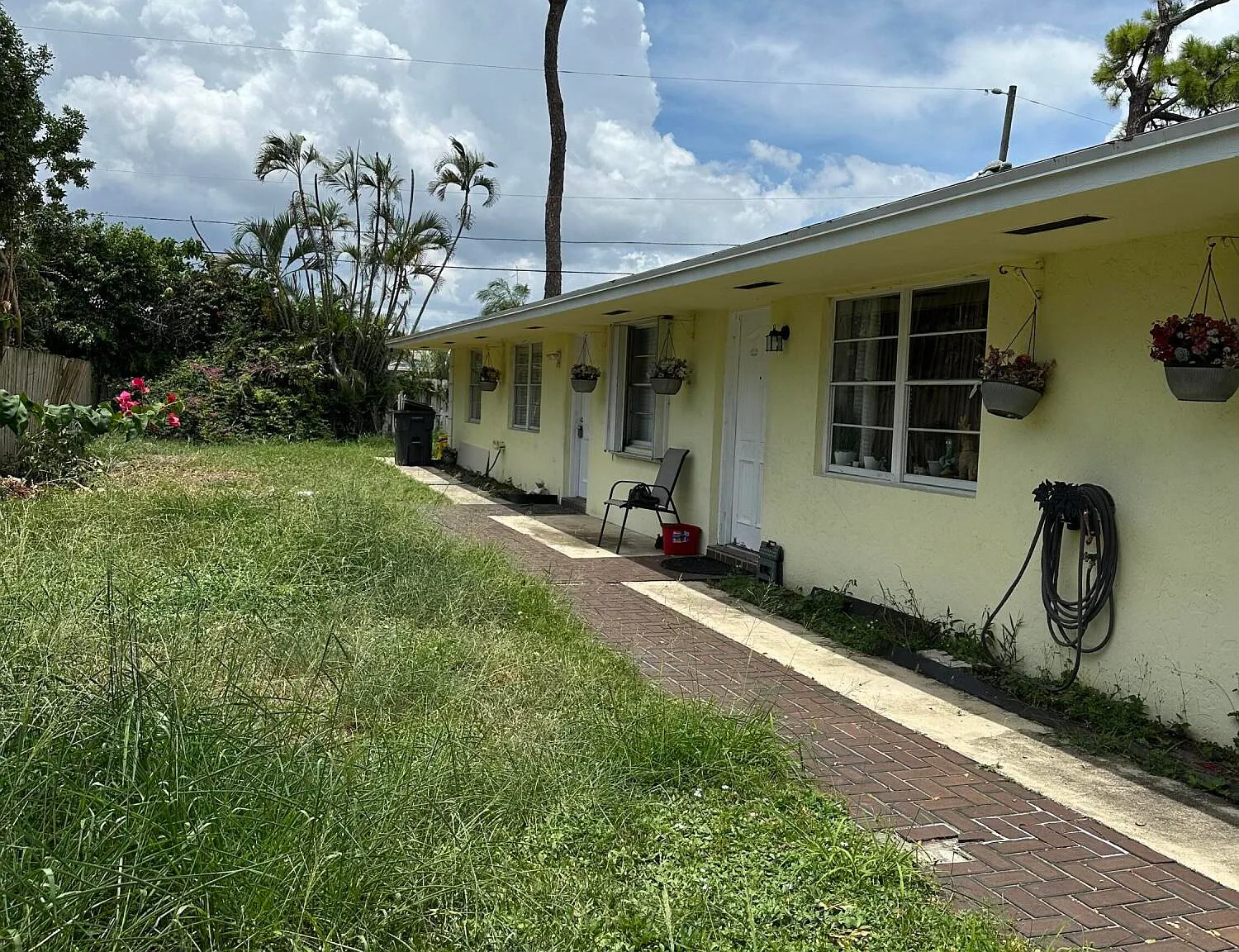 2 bed, 1.0 bath, 2304 sqft, $1,900 — Photo 2