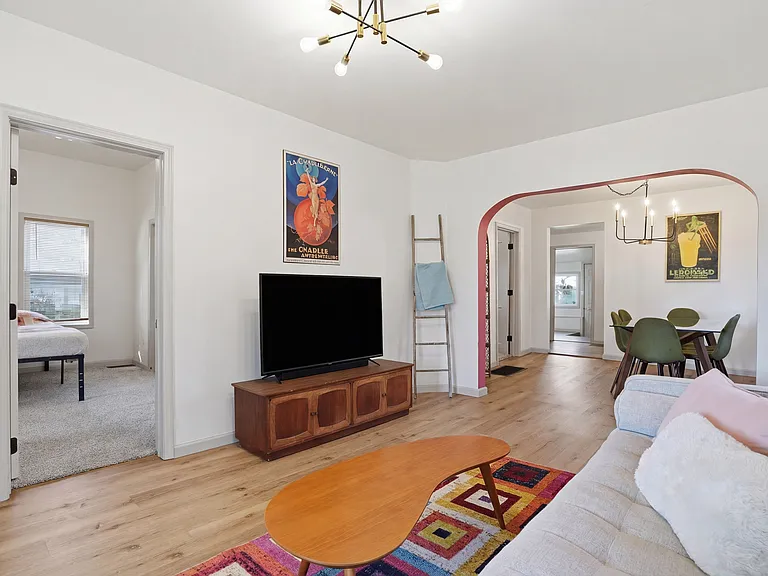 214 N Roosevelt Ave — Photo 4