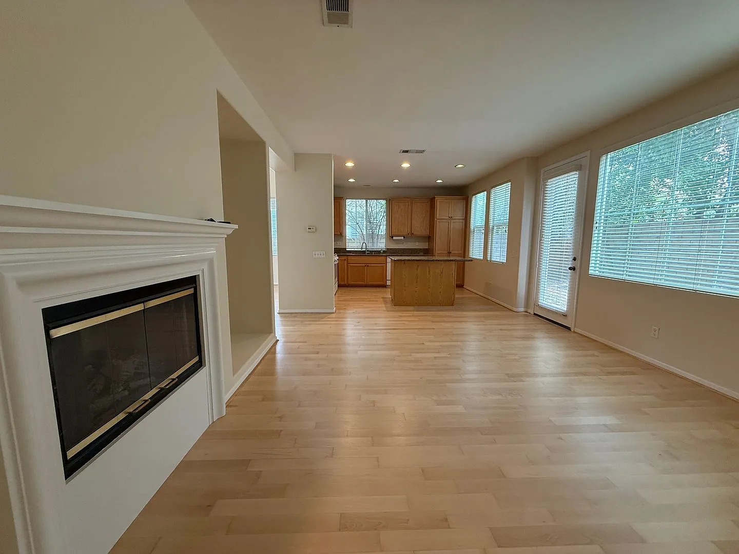 2 story 4 bed, 3 bath home in Simi Valley — Photo 4